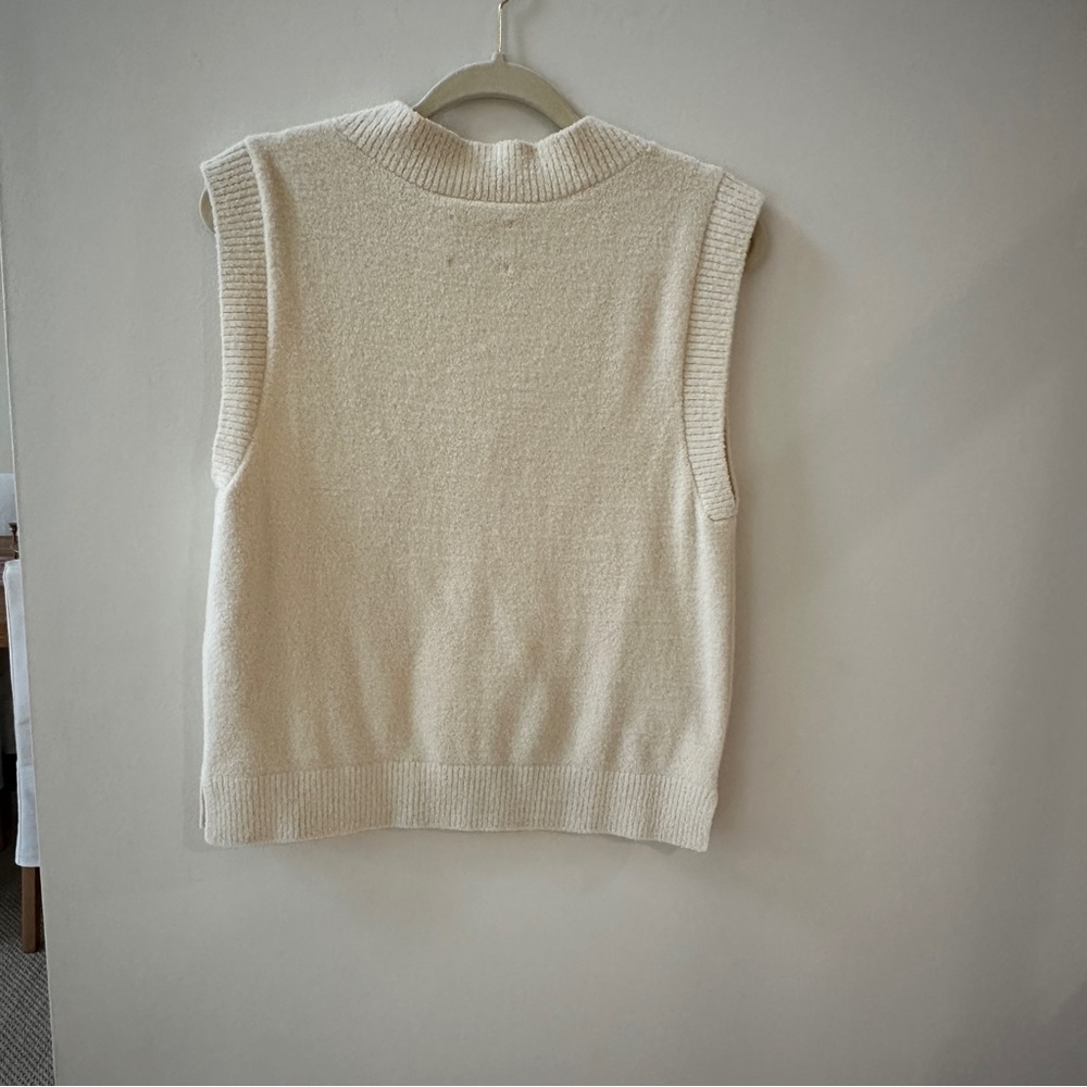 Abercrombie & Fitch Women’s Cream Sweater Vest - Picture 4 of 4
